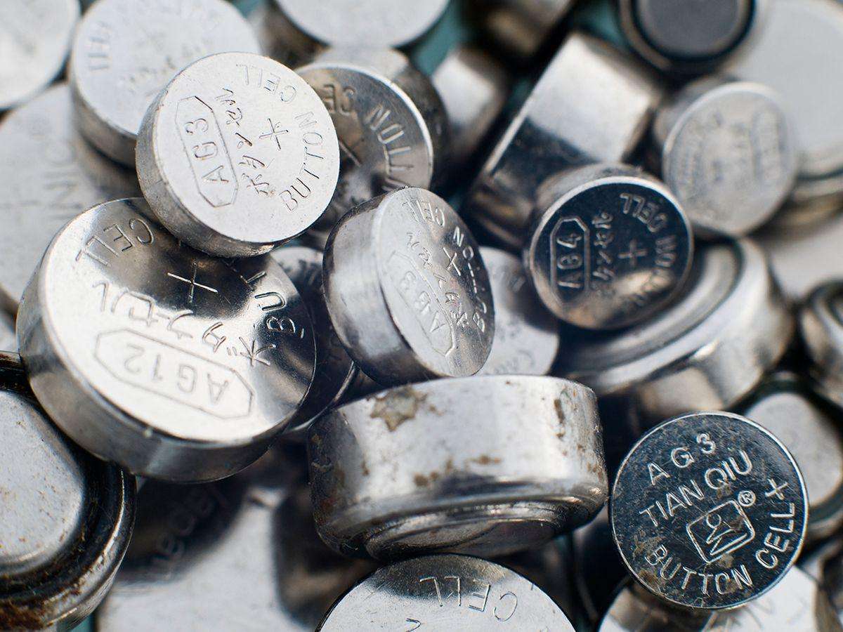 Widely Used Button Batteries and Usage Precautions